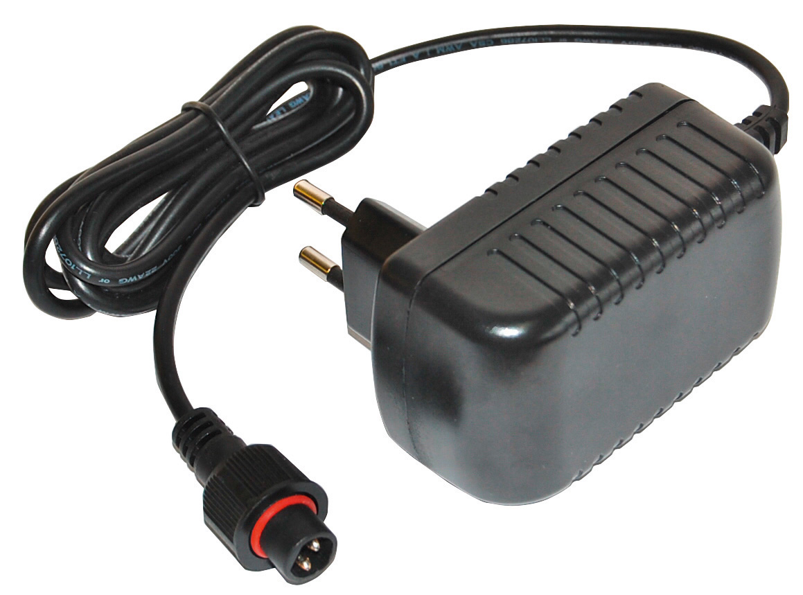 Netzgerät Duo Power X 2500 – 230-V-Adapter im Lieferumfang